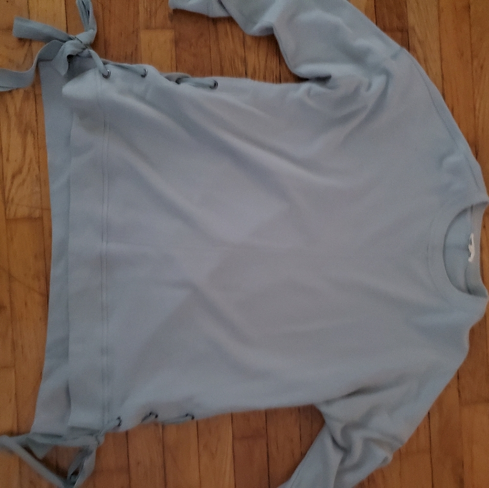 EASLE light green light weight lace side top